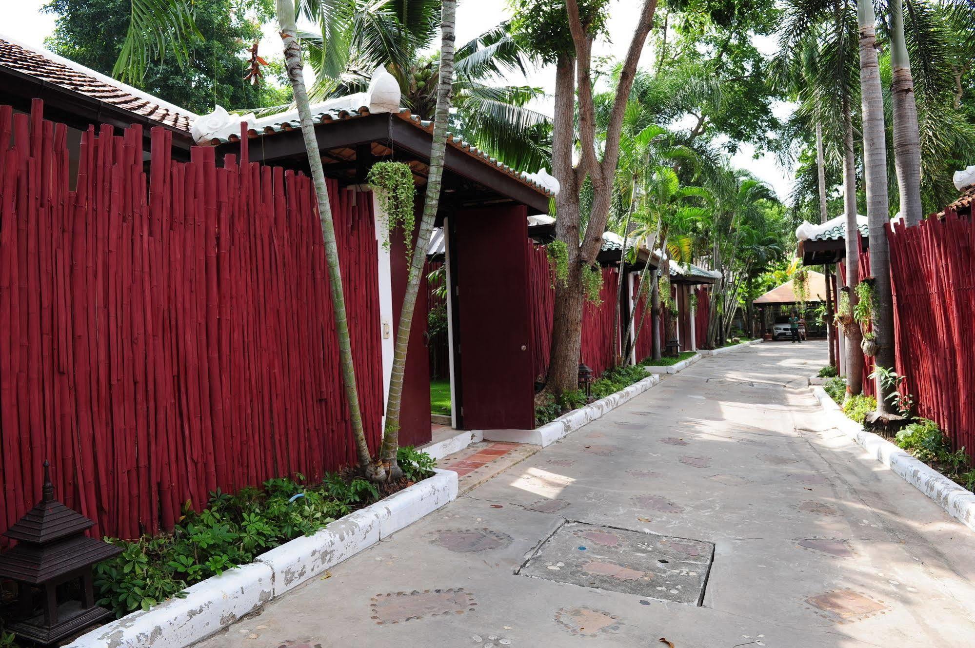 Napalai Pool Villa Resort Паттая Екстер'єр фото